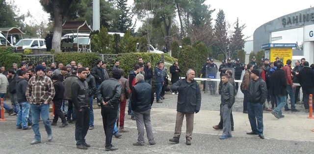 Tamirci esnafı Şahinbey Belediyesi önünde eylem yaptı